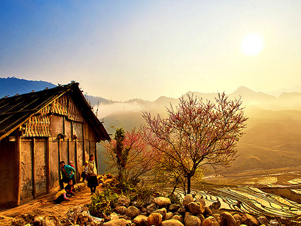 Hàm Rồng - Lao Chải - Tả Van (hoặc Tả Phìn) - Chợ Cán Cấu